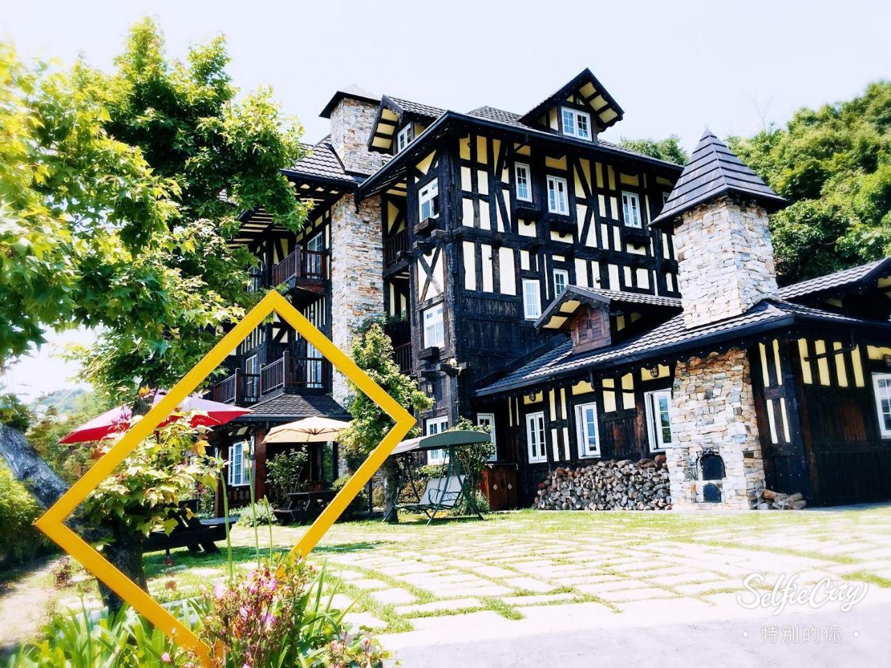 Black Forest Manor Renai Exterior foto