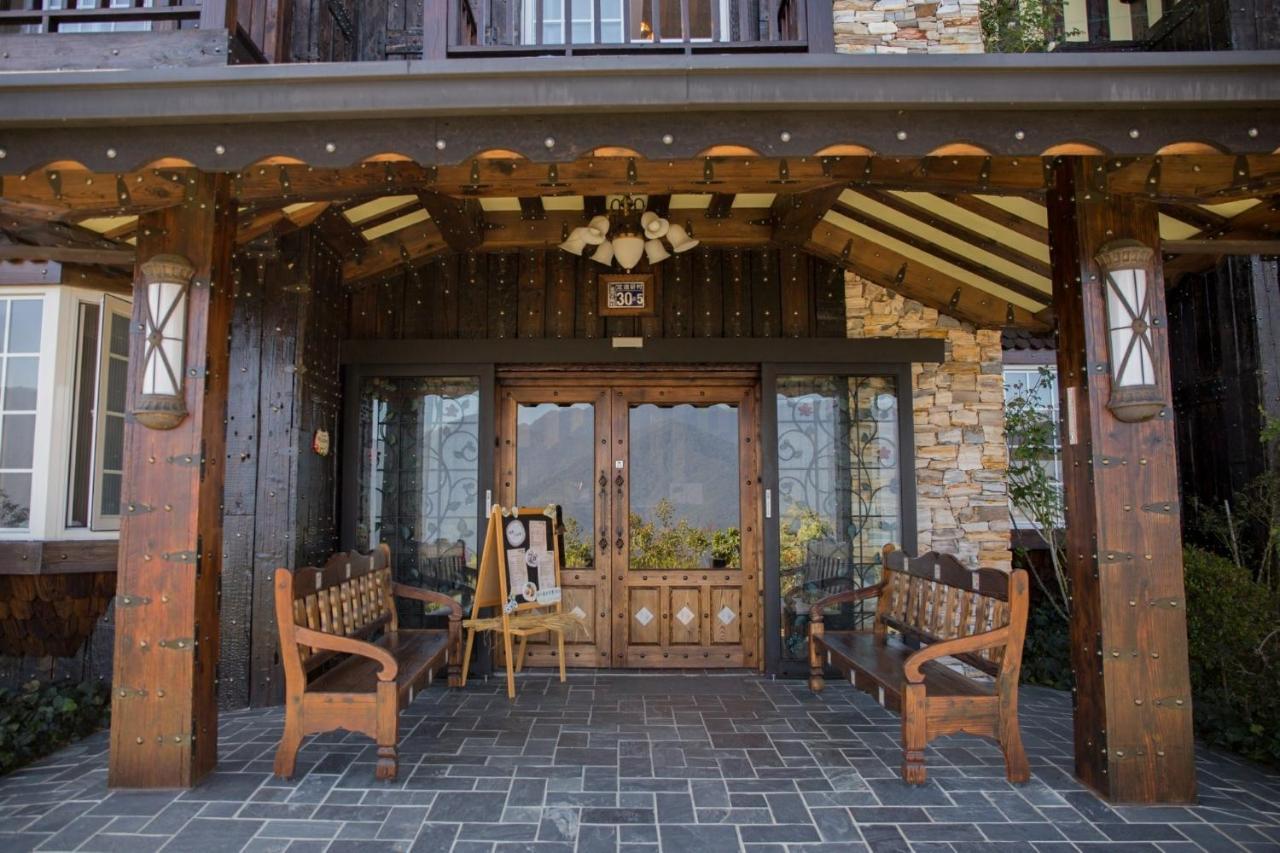 Black Forest Manor Renai Exterior foto